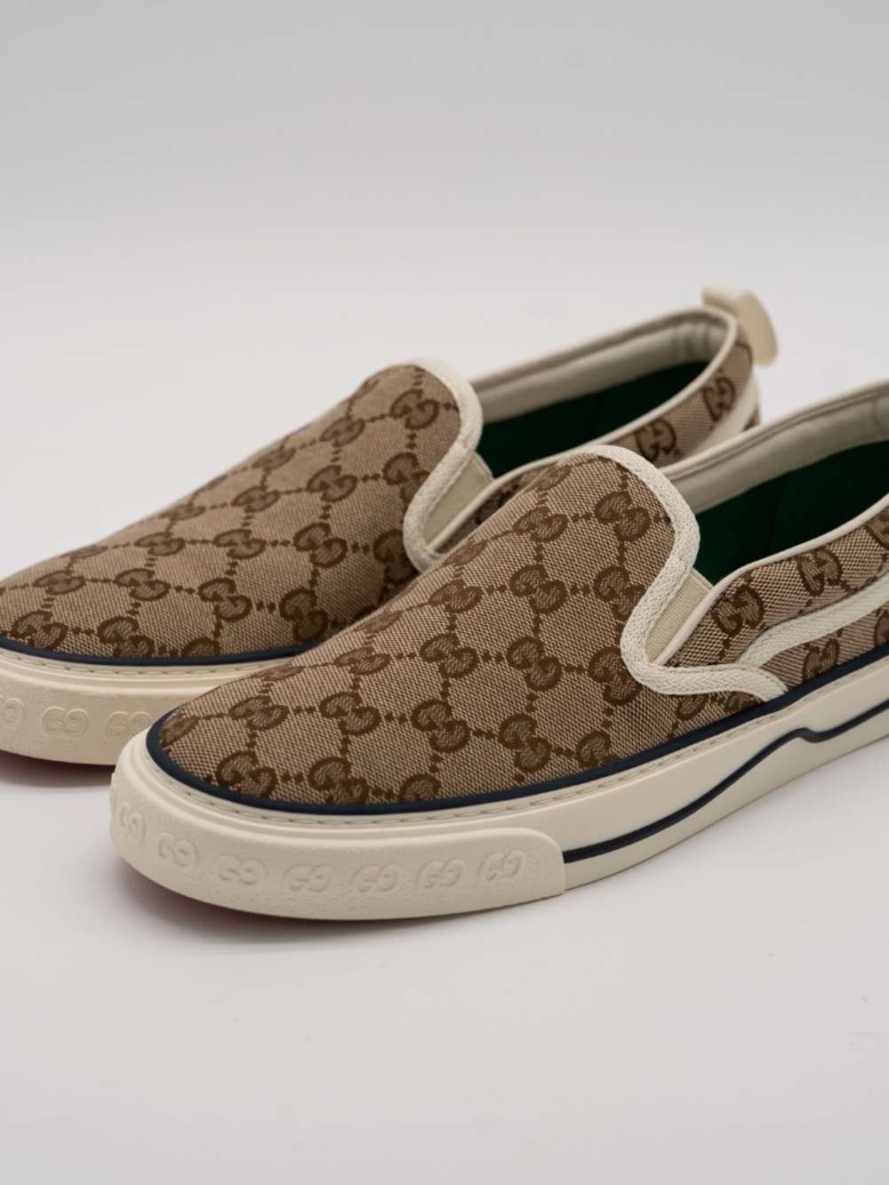 Gucci Men's Sneakers Slip On GG Supreme Loafers Tennis Beige White 6G 6.5 US